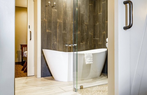 Torrey Hotel | Red Sands Hotel