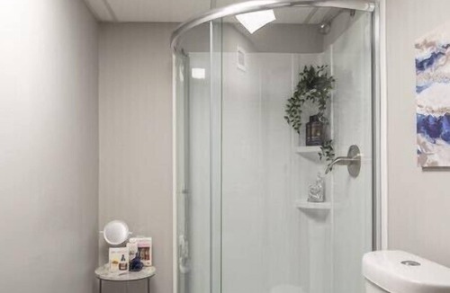 Redford House | Refreshing 4BR 2BA Bungalow| Free Washer & Dryer| Wifi