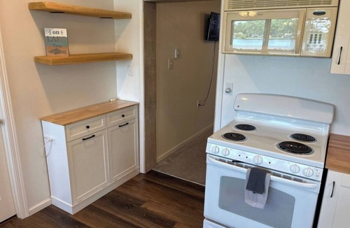 Elkhart Cabin | Relax and Unwind at the Cozy Cabin on Heaton Lake.