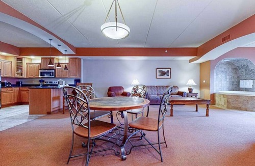 Wisconsin Dells Condo | Relax & Explore | Discount Adventure Perk Dells Condo