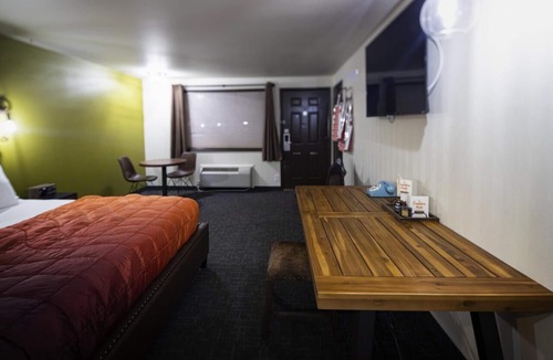 Orchard District Hotel | Relaxing Accommodation with Free Parking, Outdoor Swimming Pool!