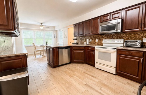 Charlotte House | Relaxing Backyard BBQ 5BR Pet Friendly