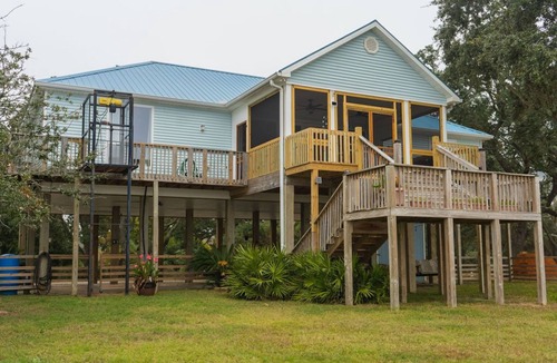 Ocean Springs House | Relaxing boho water-side beach home