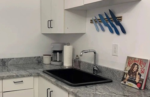 Andersonville Apartment | Relaxing Chicago Studio