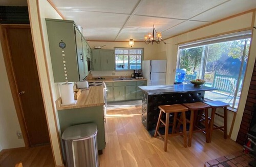 Lakeside Cabin | Relaxing Getaway Lake Cabin with Pristine Views