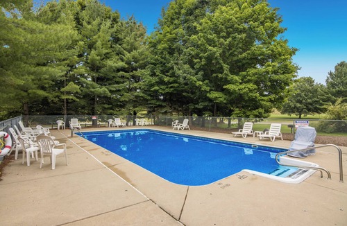 Bellaire Condo | Relaxing Golf Course Retreat at Shanty Creek Resort | Pool and Beach Access