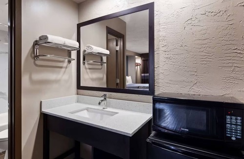 Jasper Hotel | Relaxing Jasper Stay with Quick Access to Downtown, Attractions & Restaurants