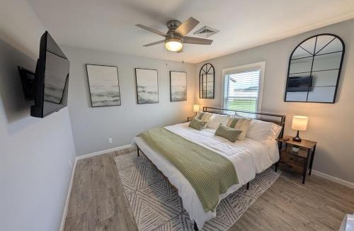 Fremont House | Relaxing River View Stay Renovated 3BR Home