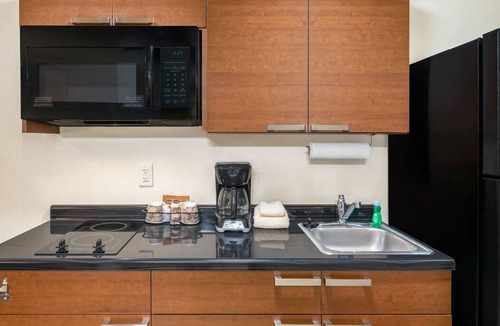 Buena Hotel | Relaxing Room w/Kitchen + Blackout Curtains – Perfect for Restful Nights