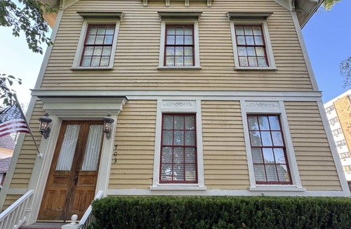 Port Huron House | Remodeled Downtown Historic Home, close to beach, McMorran, Marina
