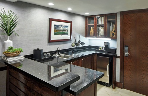 Central Business District Hotel | Renaissance Mobile Riverview Plaza Hotel