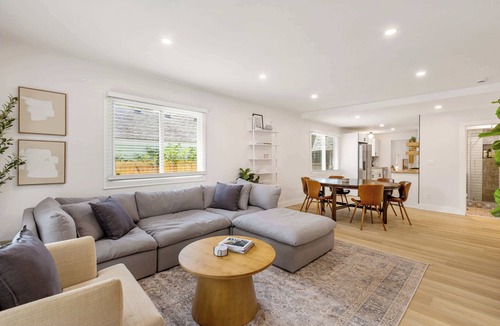 Farmington Hills House | Renovated, Bright & Spacious Farmington Retreat!