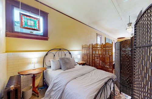 Nob Hill House | Restored, dog-friendly, historical landmark with pool table & prime location