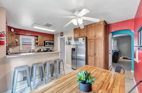 Green Bay House | [RETRO ARCADE GAME CAVE]-5 Bedrooms 2 Full Baths [Stadium 1.3 Miles] 2 KINGs