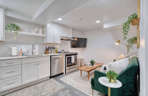 Sullivan's Gulch Apartment | Retro Hideaway - Trendy Location - 2BR - Sleeps 4