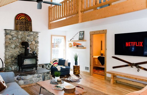 Cle Elum Cabin | Retro Lodge with Modern Comforts