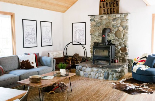 Cle Elum Cabin | Retro Lodge with Modern Comforts