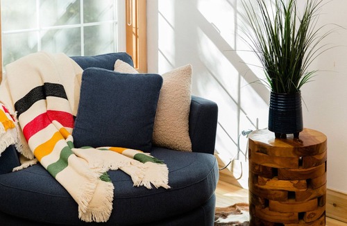 Cle Elum Cabin | Retro Lodge with Modern Comforts