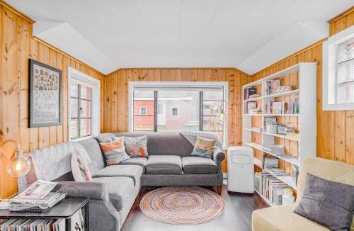 Honor House | Retro on the River