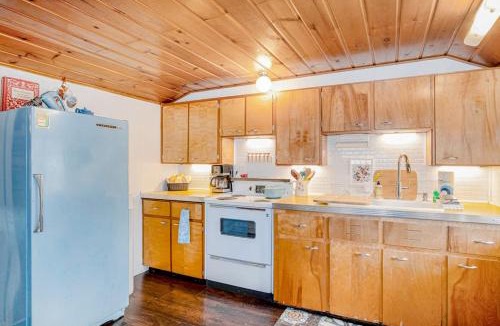 Honor House | Retro on the River
