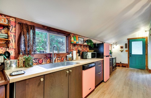 Rhododendron Cabin | Retro Rhododendron Retreat! Mt Hood Cabin