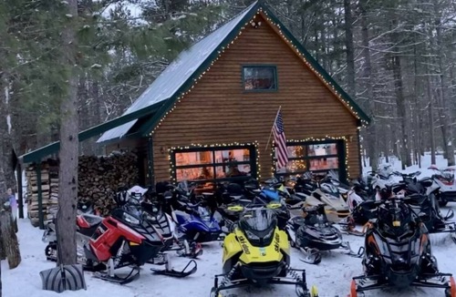 Paradise Cabin | Riders Paradise. Bunkhouse within seconds of the trail on all season road.