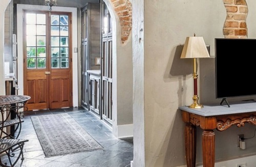 French Quarter Cottage | Right On Bourbon Street!