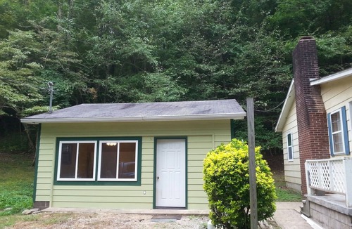 Tellico Plains House | River 1 Impressions on Tellico River 1 Bedroom