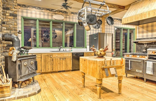 Cullowhee Villa | River Access, Mtn Views! All-Season Cullowhee Base