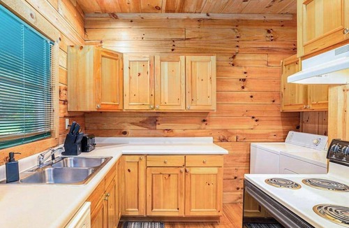 Lakemont Cabin | River Fishing Cabin - Dog Friendly