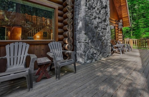 Government Camp Cabin | River Front 4 bedroom Log Cabin - Secluded, Private Forest Lodge