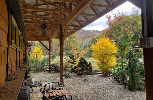 Highlands House | River Love 💙 Tiny Adventure *Highlands Cullasaja River Gorge same day bookings