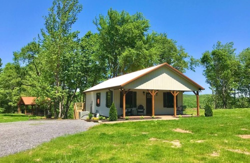 Centerville Cottage | River Run Cottage at Horseshoe Bend Farm