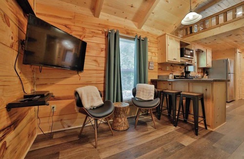 Lookout Valley Neighborhood Association Cabin | River Tiny Cabin with Shared Swim, and and Hot Tub