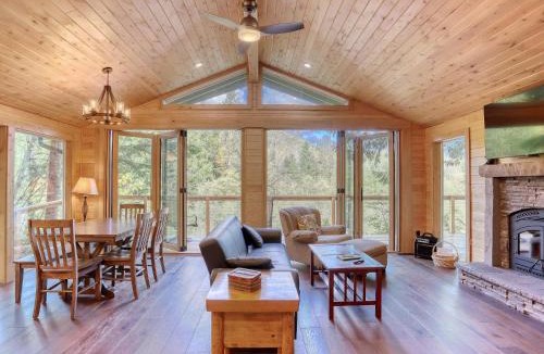 Welches House | River View Cabin - Meredith Lodging