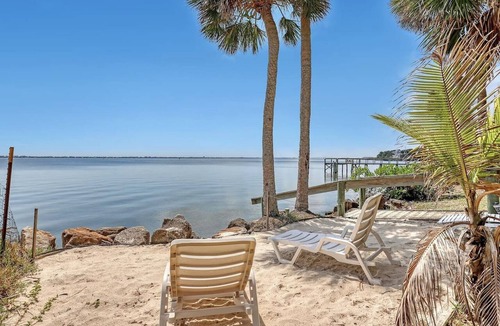 Tropic Apartment | River Views Full Apt 1bd/1ba Kayaks & Walk to EGAD