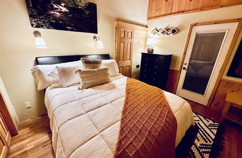Washington County Cabin | Riverfront 2 Bedroom Cabin on the Nolichucky River