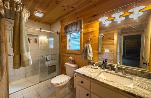 Murphy House | Riverfront Blue Jay Cabin