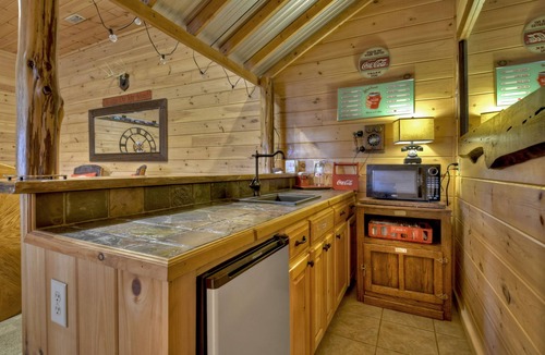 Blue Ridge Cabin | Riverfront Cabin w/Private Dock, Putting Green, Game Room! 3.5mi 2 Blue Ridge
