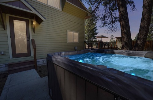 Sunriver Cabin | Riverfront Cabin w/Trails, Hot Tub, Wood Stove, AC & River Views + dogs OK