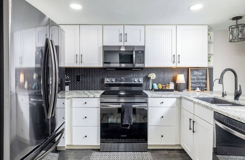 Townsend House | Riverfront getaway, Walking distance to Awesome!