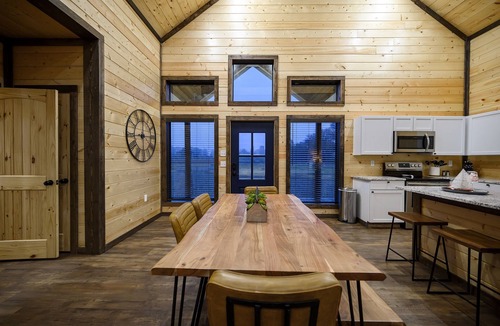 Golden Cabin | Riverfront/HeatedPool/Arcade/Kayak/Tube