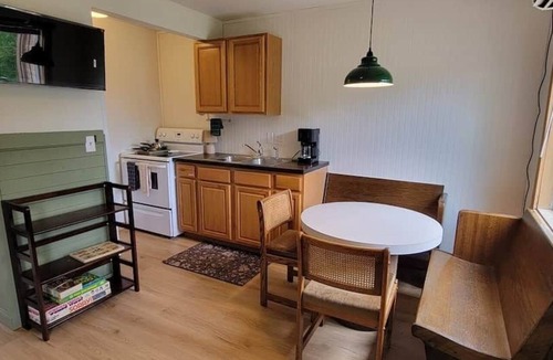 Poynette House | Riverfront Lodging. Beach, Boat, Fish, Hike. #2