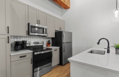 Downtown St. Louis Apartment | Riverfront Loft Steps from Arch & Convention Center - Walk to Stadium