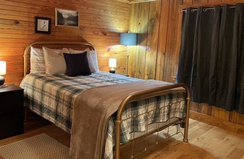 Smithville Cabin | Riverfront Log Cabin - Private River Access!