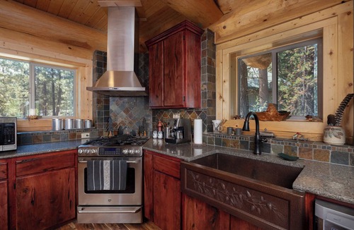 La Pine Cabin | Riverfront Log Cabin with Firepit in La Pine
