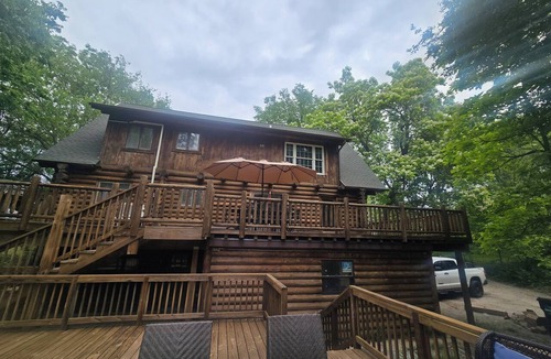 Plano Cabin | Riverfront Luxury private Cabin retreat with zipline