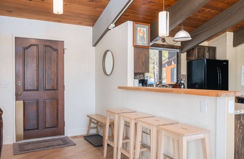 La Pine Cabin | Riverfront Retreat/Hot Tub/Private Dock/Pet Friendly