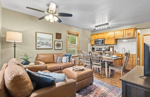 Red River Cabin | Riverfront! "River Retreat Cabin #4" In Town, Pet Friendly, WIFI