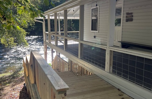 Murfreesboro Cabin | Riverside Cabin